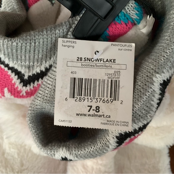 NWT Snowflake Ladies Slippers - Picture 2 of 4
